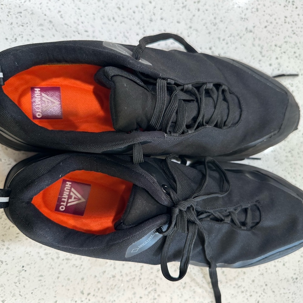 Mizuno Men's Dynamic Black and Orange Running Shoes